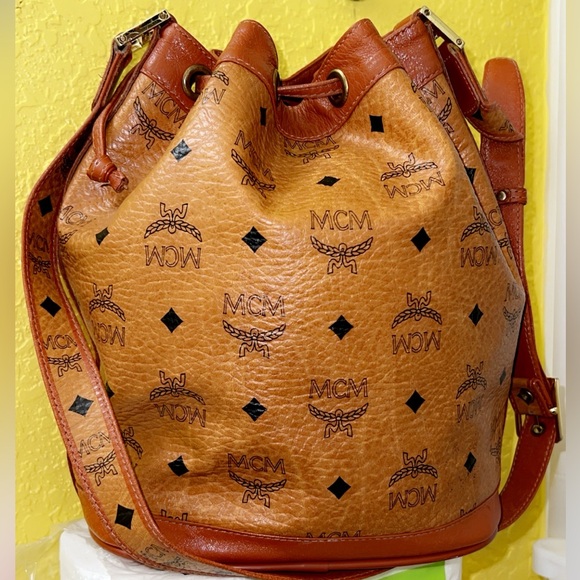 🛍️🛍️💫💫MCM Beautiful Authentic Made in Germany bucket shoulder bag. 🛍️🛍️💫 - Picture 16 of 16